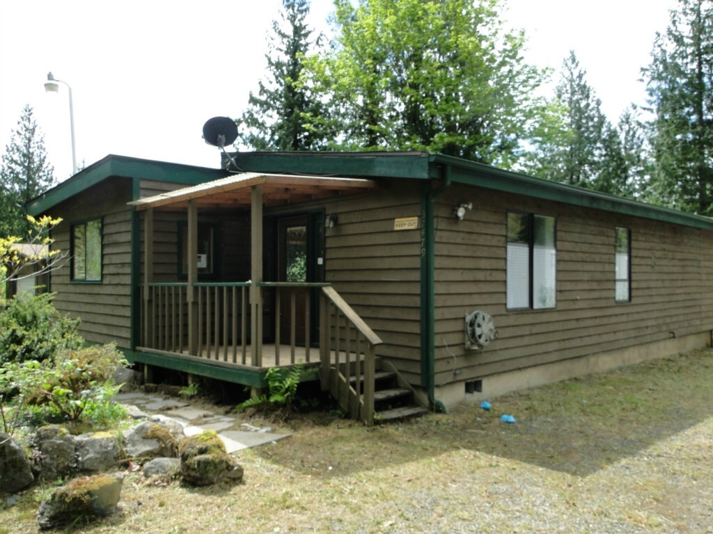 Property Photo: 37479 E Lake Walker Dr SE WA 98022