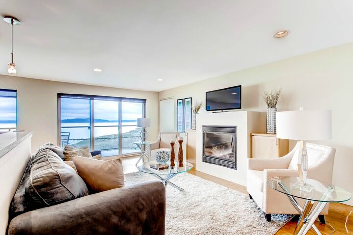 Property Photo: 3633 Beach Dr SW 301 WA 98116