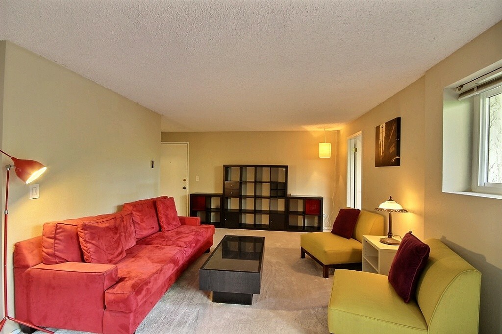 Property Photo: 11535 Greenwood Ave N B-101 WA 98133
