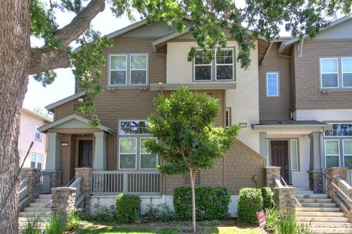 1624 D Street  Sacramento CA 95814 photo