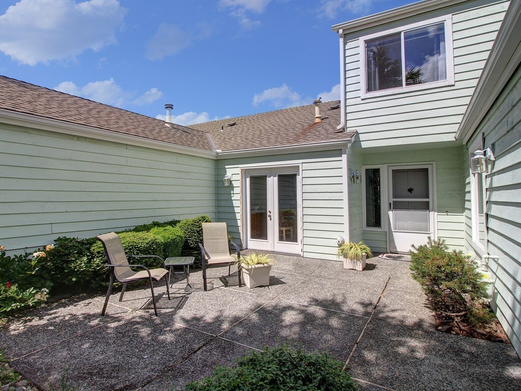 Property Photo: 3686 225th Place SE WA 98029