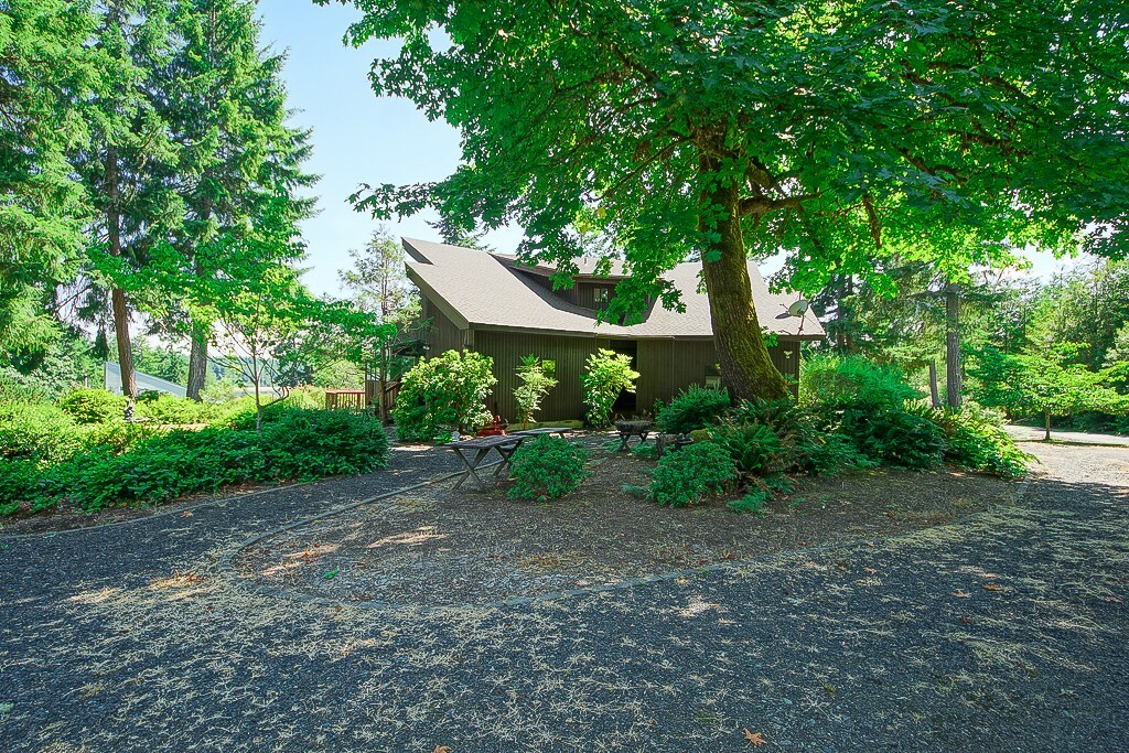 Property Photo:  130 E Robbins Rd  WA 98546 