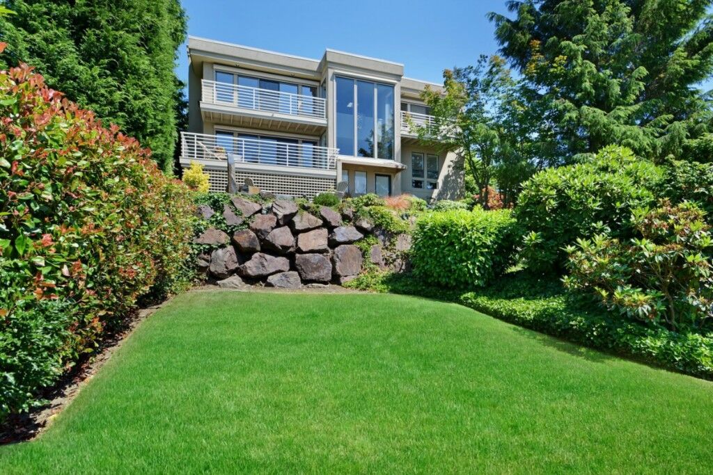 Property Photo: 6440 Lake Washington Blvd NE WA 98033