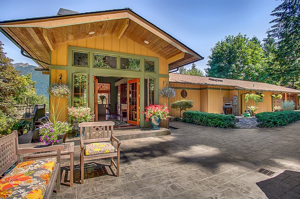 Property Photo: 41828 SE 142nd St WA 98045