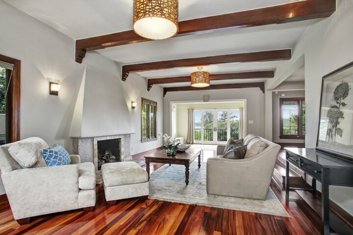 Property Photo:  3220 Sierra Dr S  WA 98144 