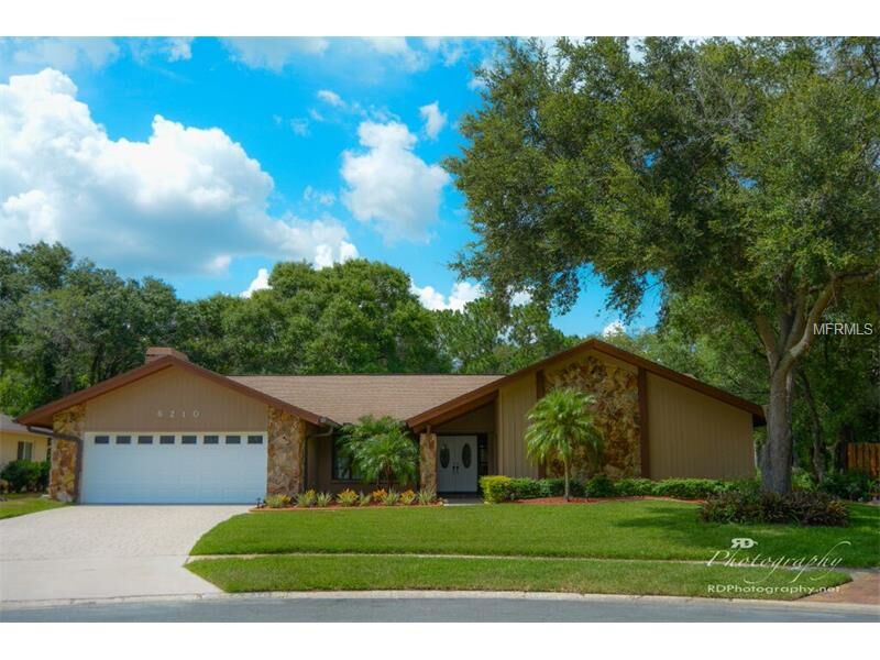 Property Photo: 6210 Quiet Waters Place FL 33617