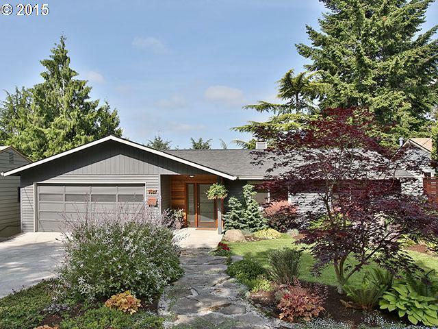 Property Photo:  7427 SW 34th Ave  OR 97219 
