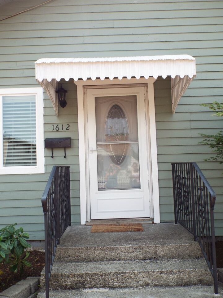 Property Photo:  1612 Everett St  WA 98390 