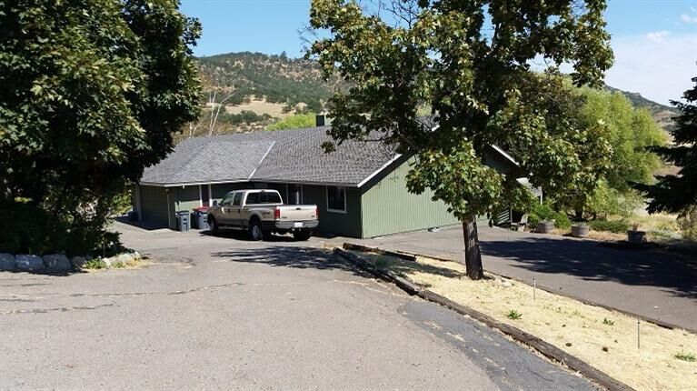 Property Photo: 2475 Terri OR 97504