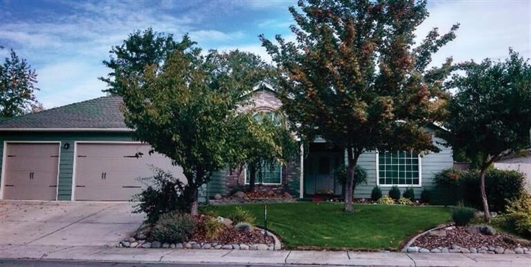 Property Photo:  404 Meadowbrook Drive  OR 97502