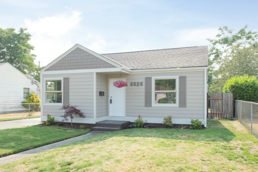 Property Photo:  6826 S Ferdinand St  WA 98409 