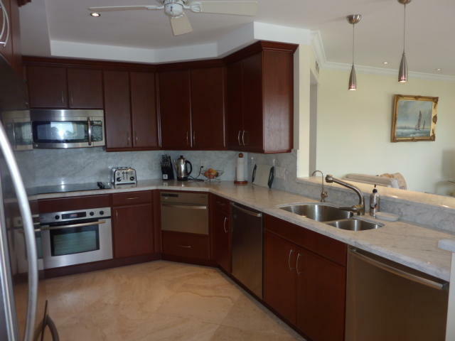Property Photo: 1000 Lowry Street 7E FL 33483