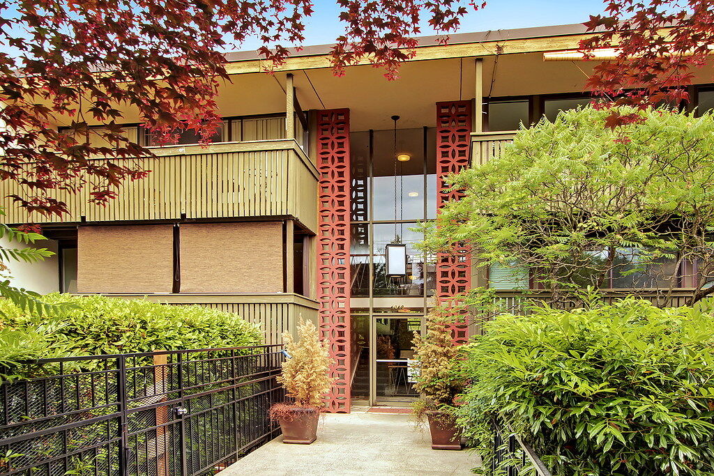 Property Photo:  1616 41st Ave E 203  WA 98112 