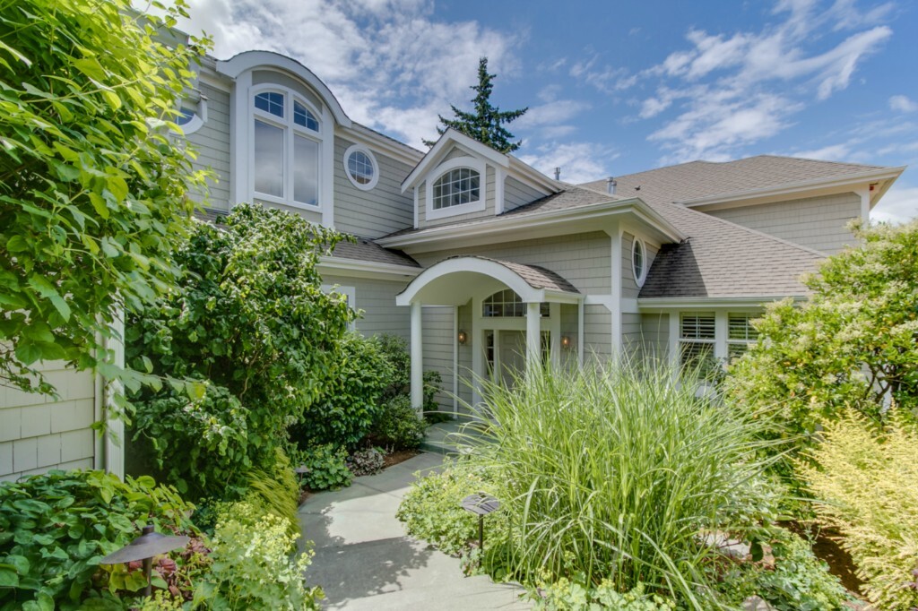 Property Photo: 6405 108th Ave NE WA 98033