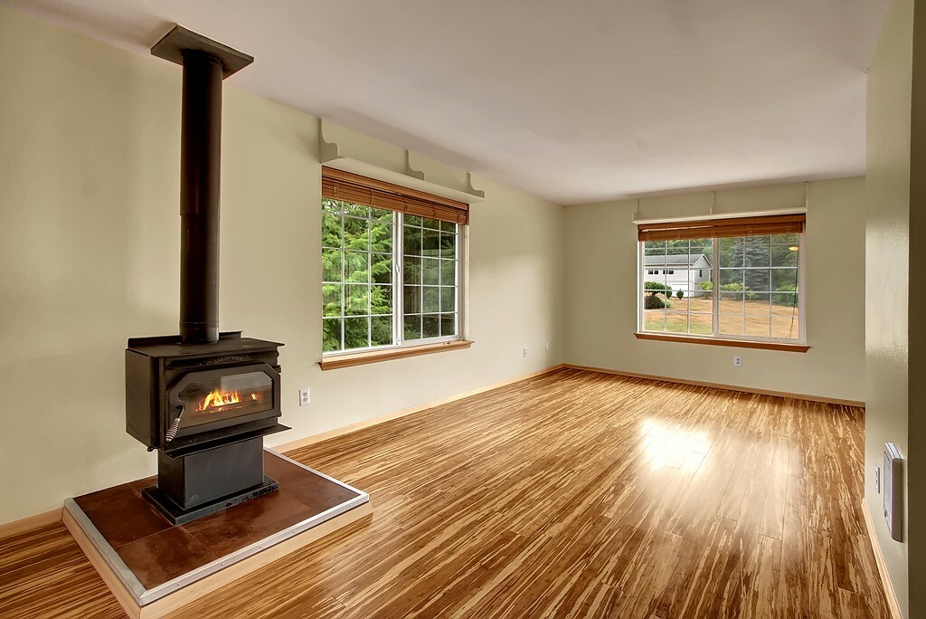 Property Photo: 213 SE 3rd St WA 98385