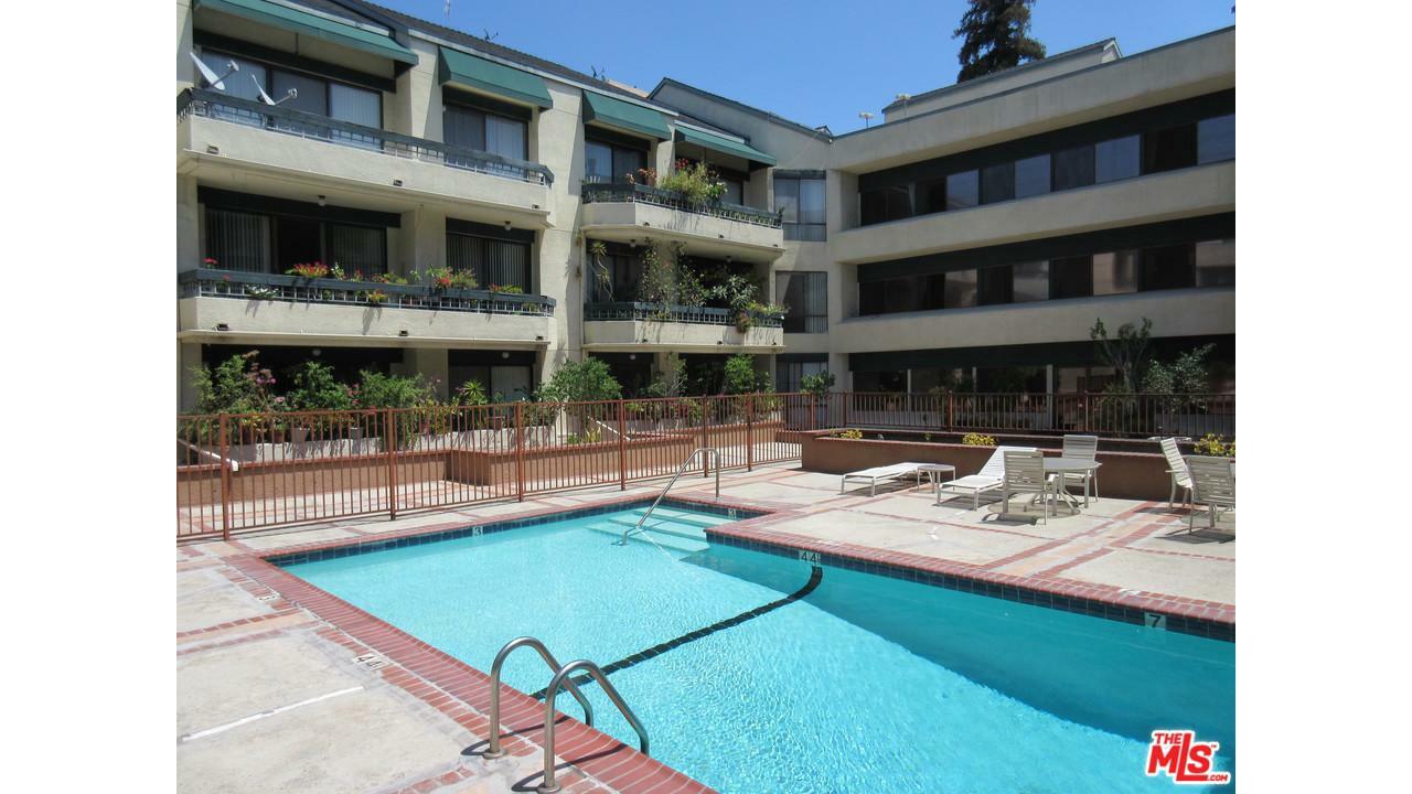 Property Photo:  435 S La Fayette Park Pl 113  CA 90057 