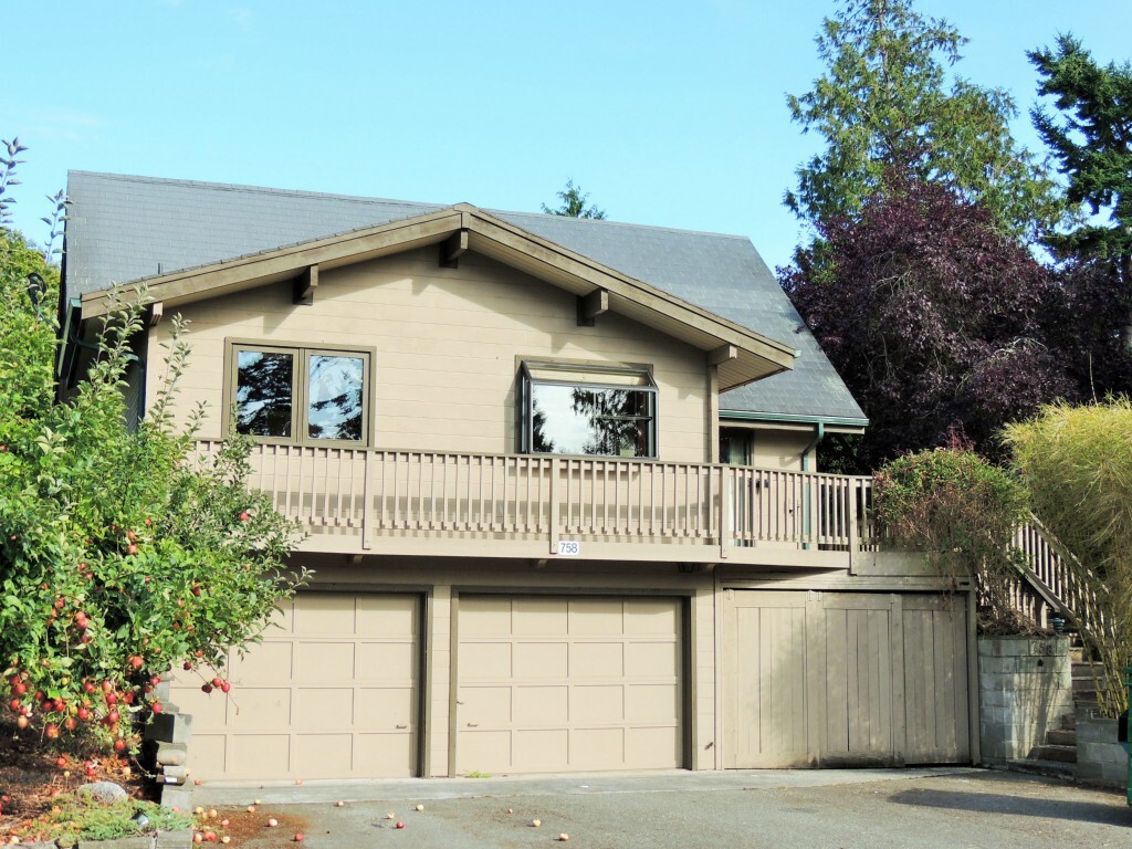 Property Photo: 758 Tillamuk Dr WA 98257
