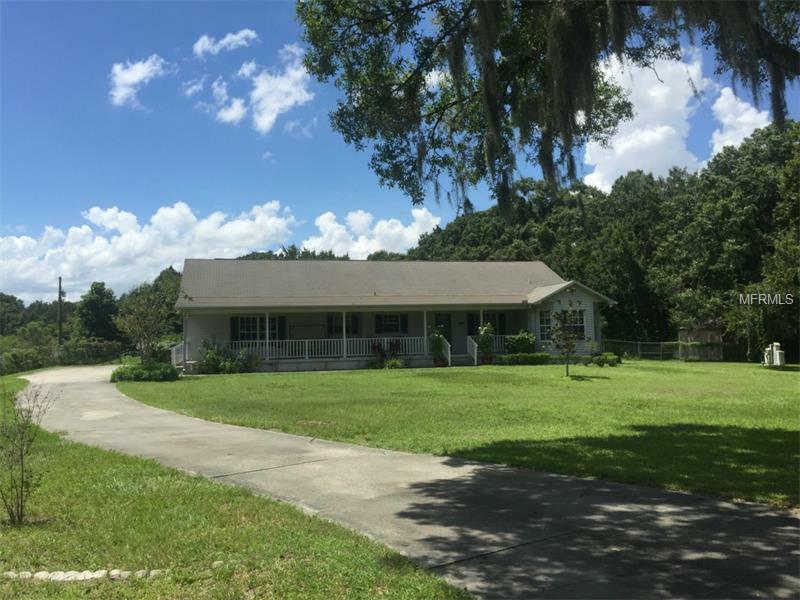 Property Photo:  906 Cowart Road  FL 33567 