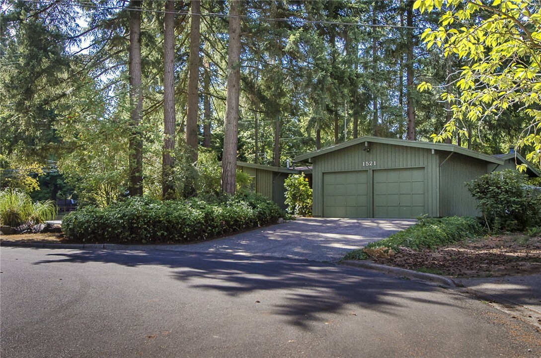 Property Photo:  1521 150th Ave SE  WA 98007 