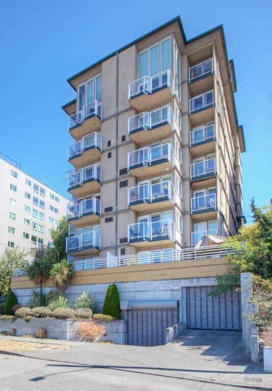 Property Photo: 311 E Republican Street 402 WA 98102