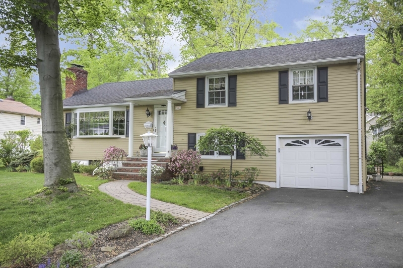 Property Photo:  3 Borden Pl  NJ 07039 