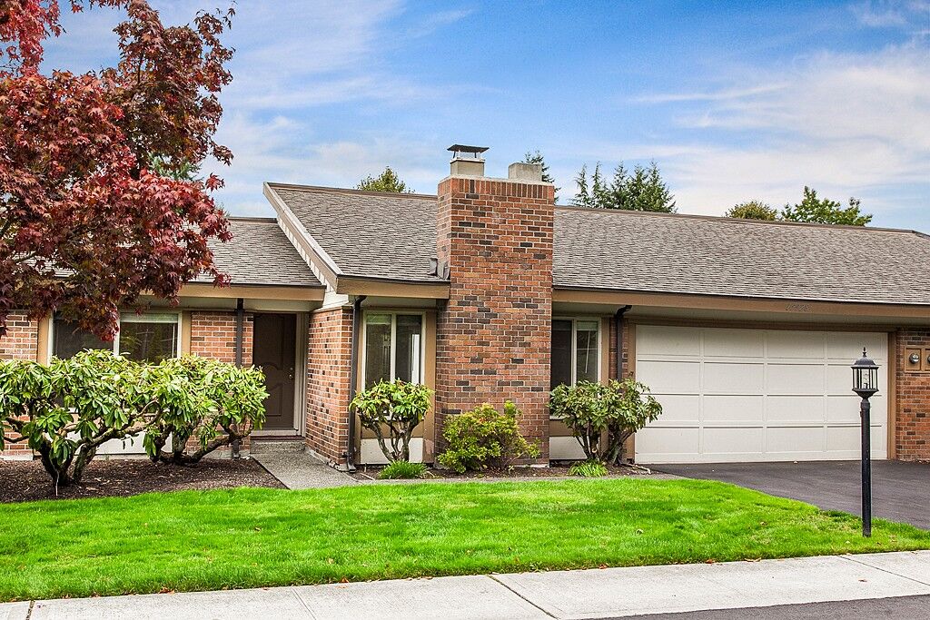 Property Photo: 15928 NE 15th St WA 98008
