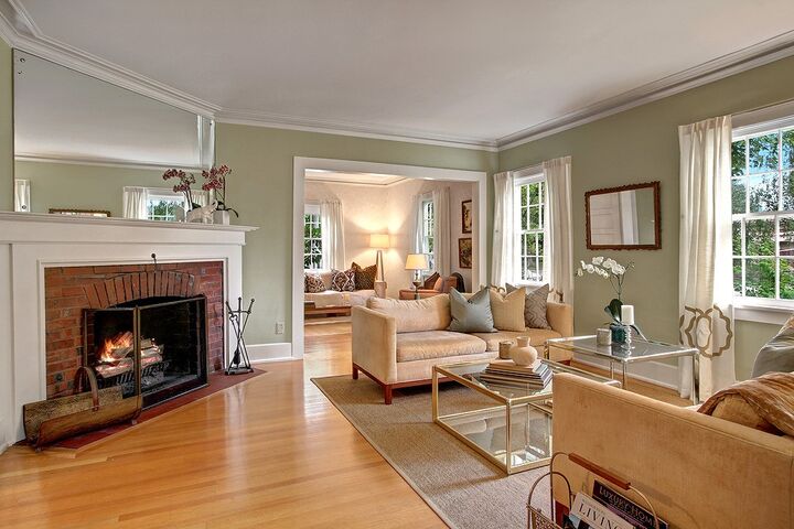 Property Photo:  1836 E Hamlin St  WA 98112 