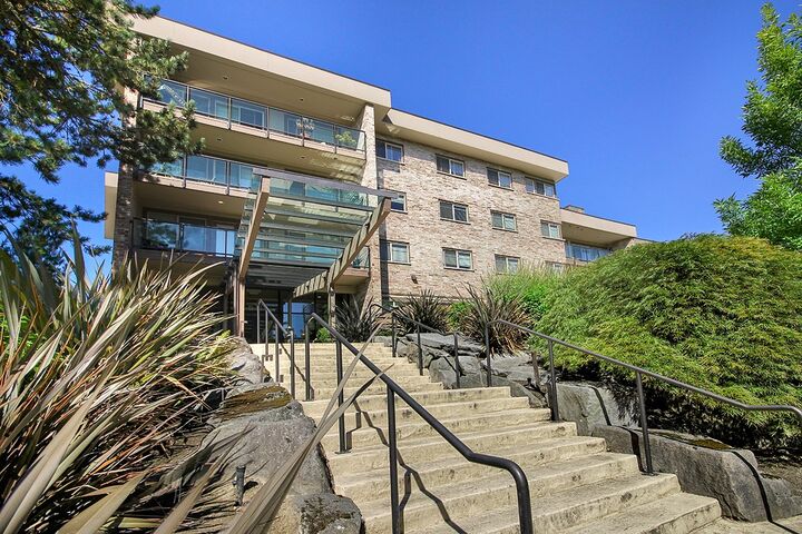 511 100th Ave NE 304  Bellevue WA 98004 photo