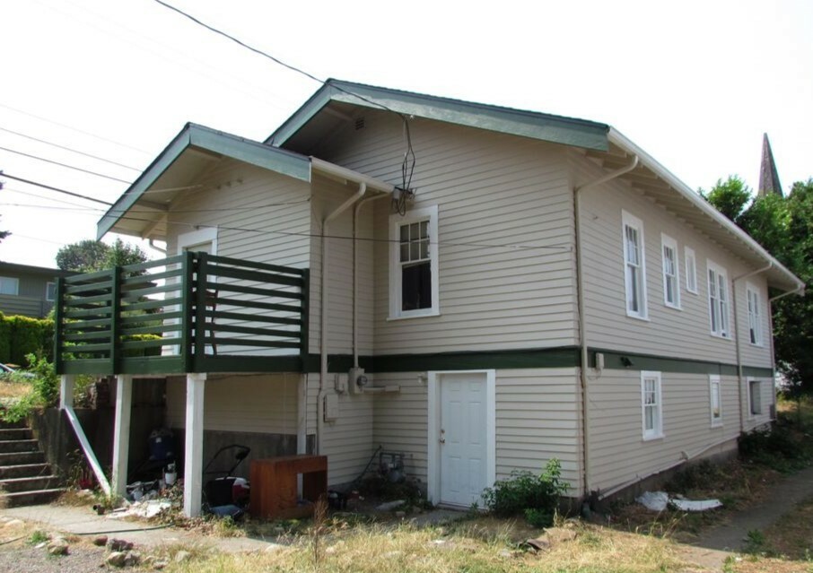Property Photo: 1100 High St WA 98225