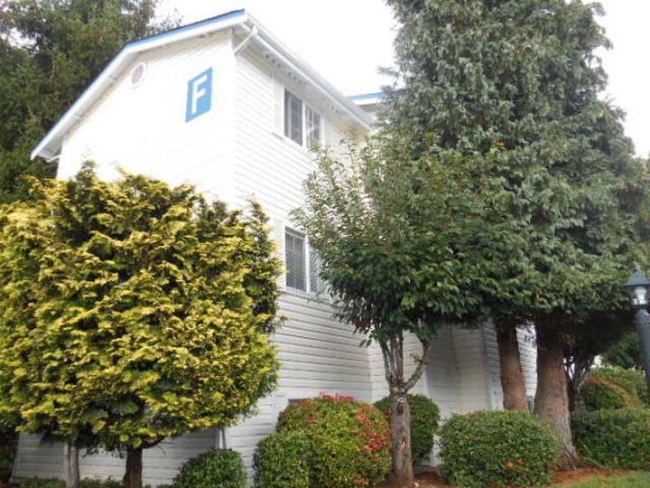 Property Photo:  11002 SE Petrovitsky Rd F101  WA 98055 