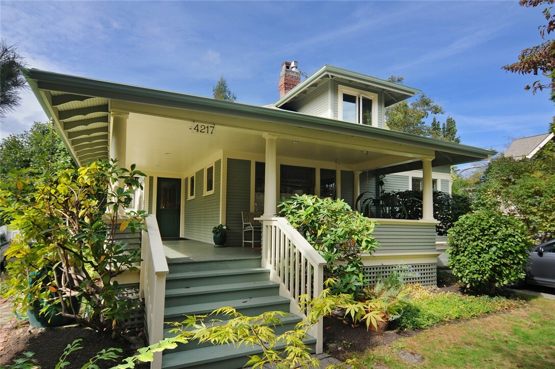 Property Photo: 4217 Bagley Ave N WA 98103