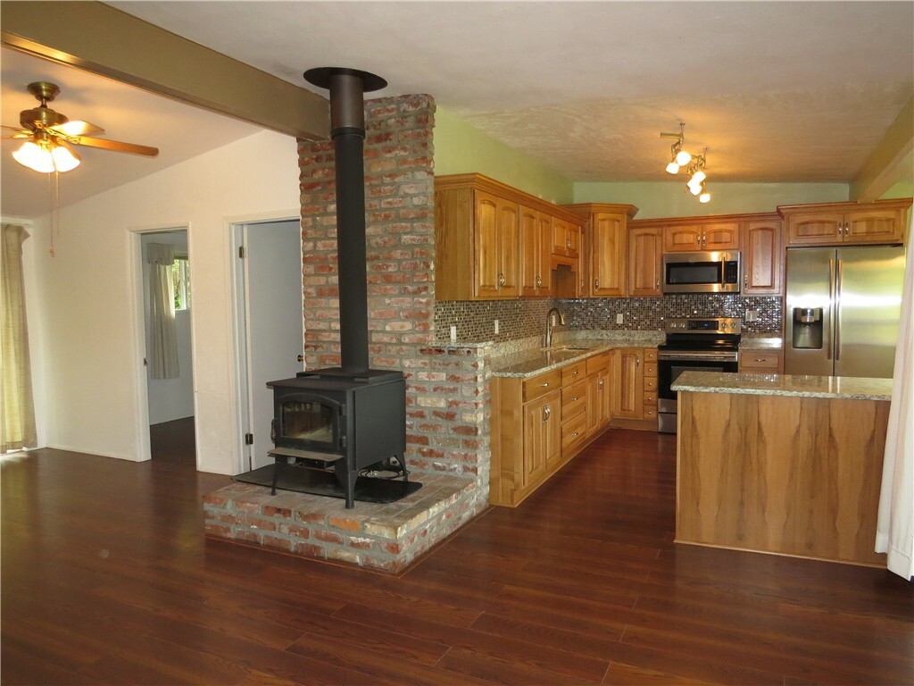 Property Photo:  181 NE Lakeshore Dr S  WA 98588 