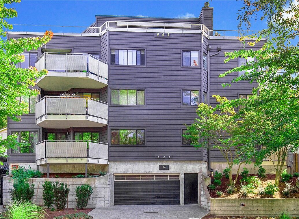 Property Photo:  116 11th Ave E 202  WA 98102 