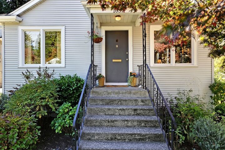 Property Photo: 1039 NE 91st St WA 98115