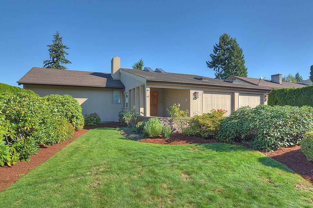Property Photo:  9616 NE 27th St  WA 98004 