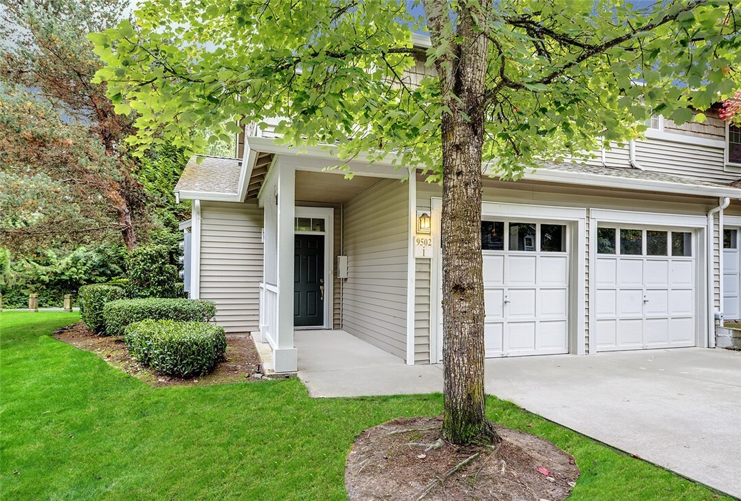 Property Photo: 9502 179th Place NE 1 WA 98052