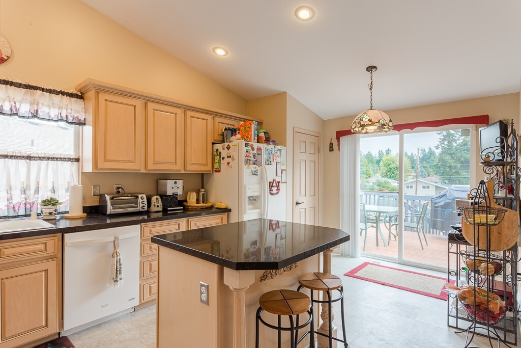 Property Photo: 5413 Parkview Lane WA 98203