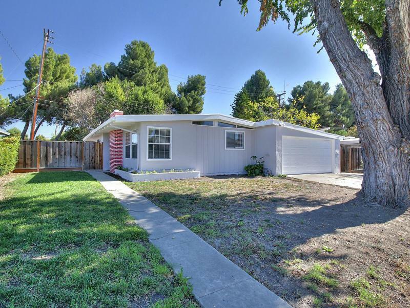 Property Photo:  1005 Las Palmas Drive  CA 95051 