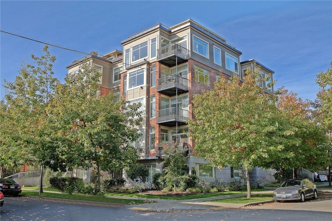 Property Photo: 200 W Comstock 402 WA 98119