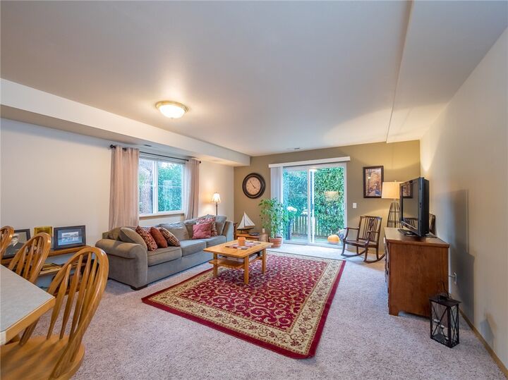 Property Photo:  413 Grove St C  WA 98290 