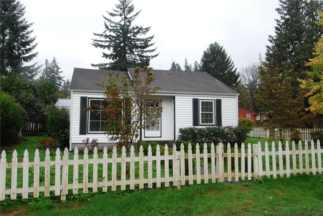 Property Photo:  1305 Ellinor Ave  WA 98584 