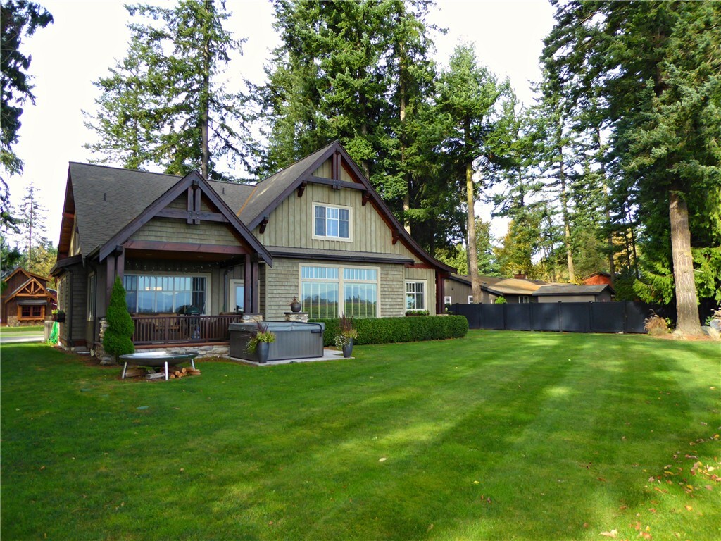 Property Photo: 8576 Lynnwood Dr WA 98264