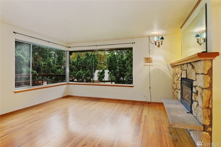 Property Photo: 19534 38th Ave NE WA 98155