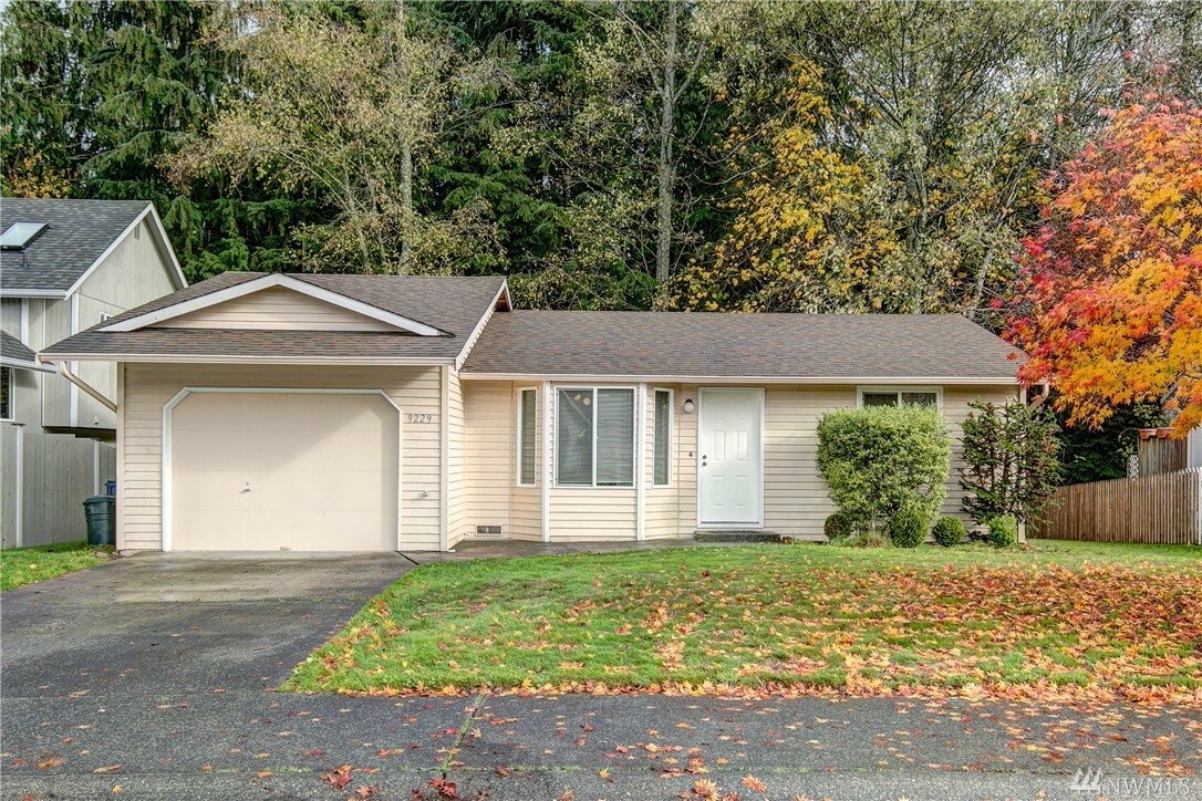 Property Photo:  9229 15th Place SE  WA 98258 