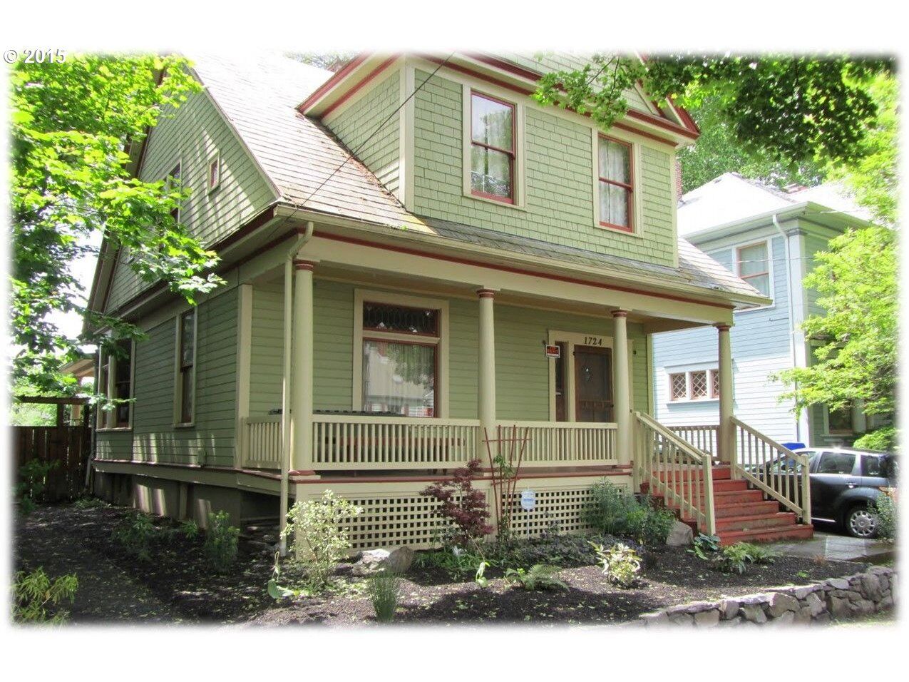 Property Photo:  1724 SE Ash St  OR 97214 