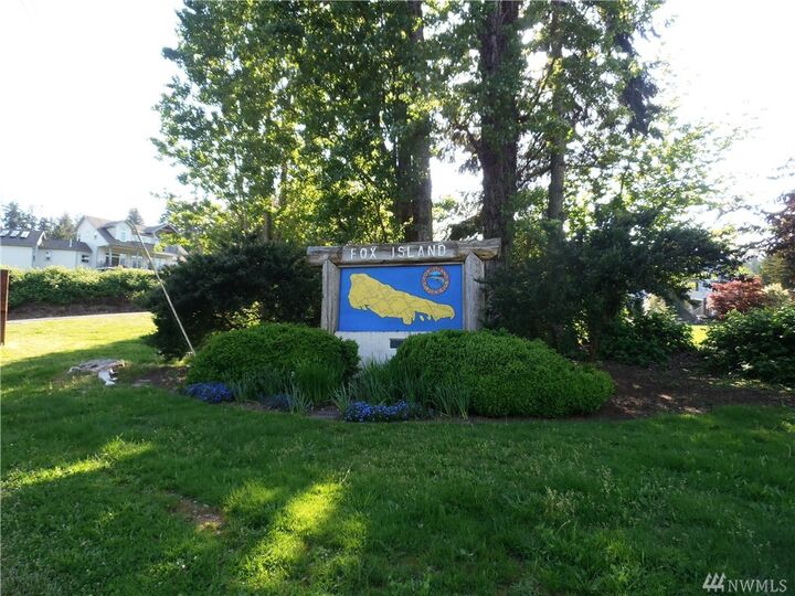 Property Photo:  1207 Kamus Dr  WA 98333 