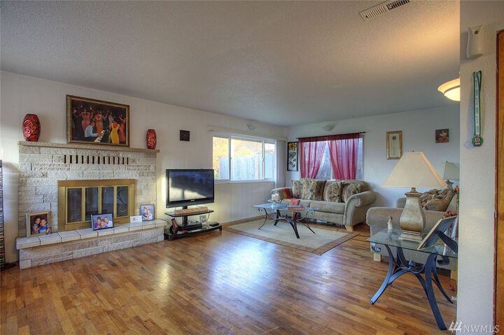 Property Photo: 908 N Sheridan Ave WA 98403