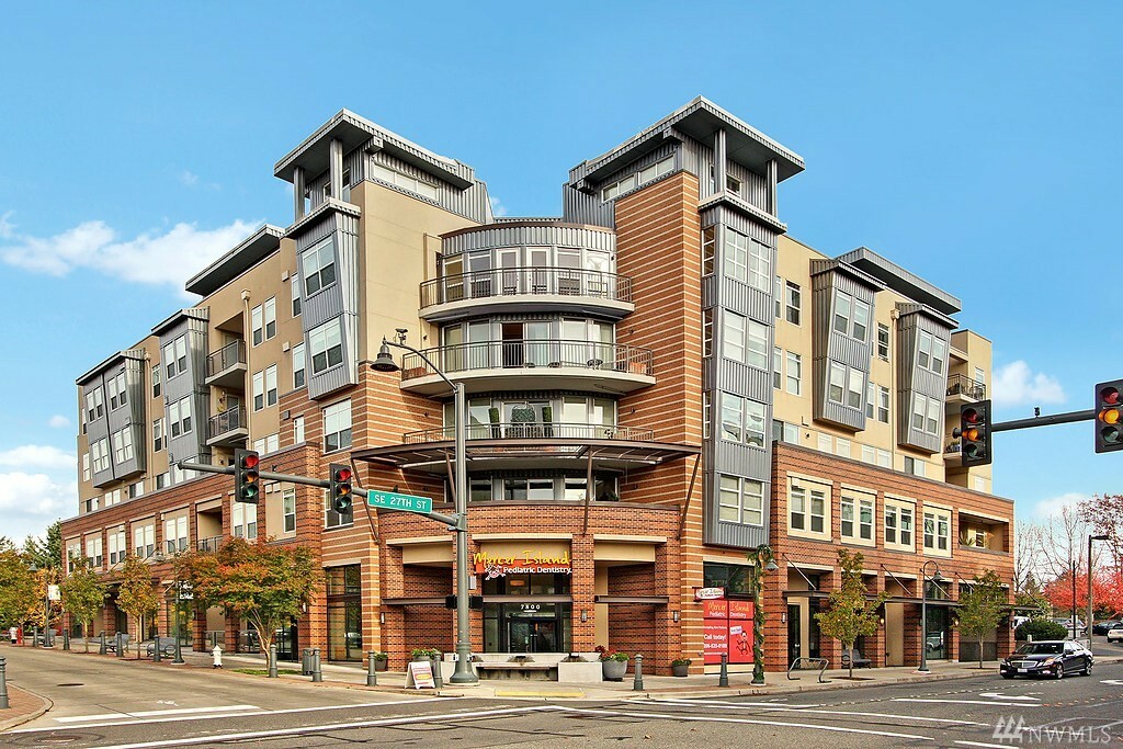 Property Photo: 7800 SE 27th St 502 WA 98040