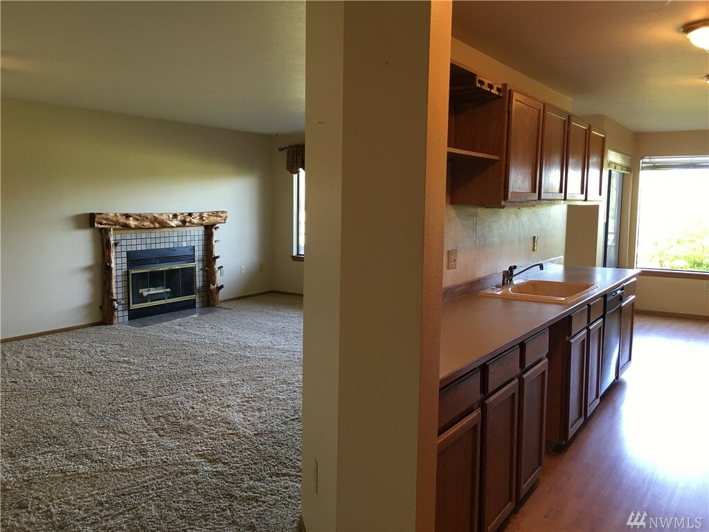 Property Photo:  101 Pine Ave 102  WA 98290 