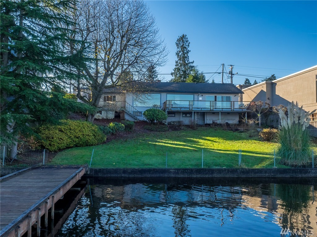 Property Photo:  213 N Davies Rd  WA 98258 